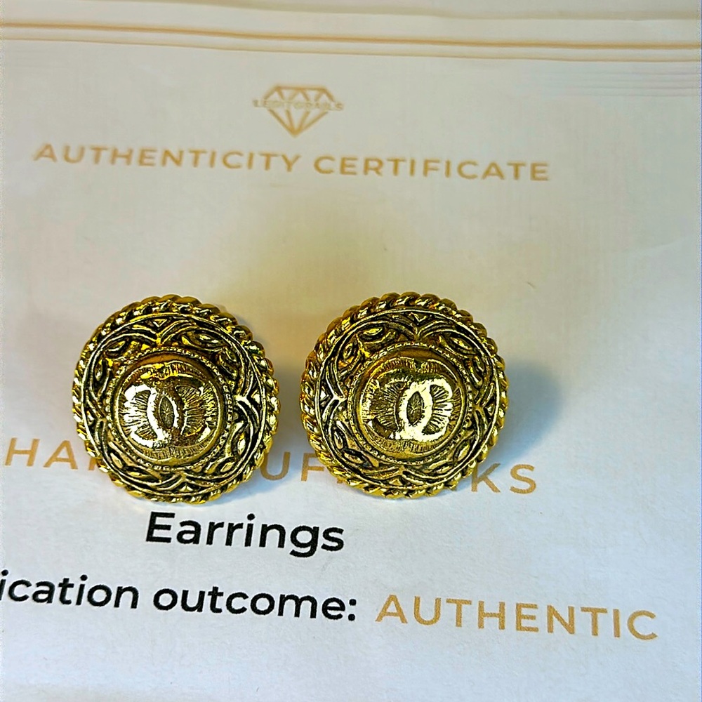 CHANEL CC Vintage 24K Goldplated clip on Earrings w/ COA, unbranded necklace - Picture 3 of 10